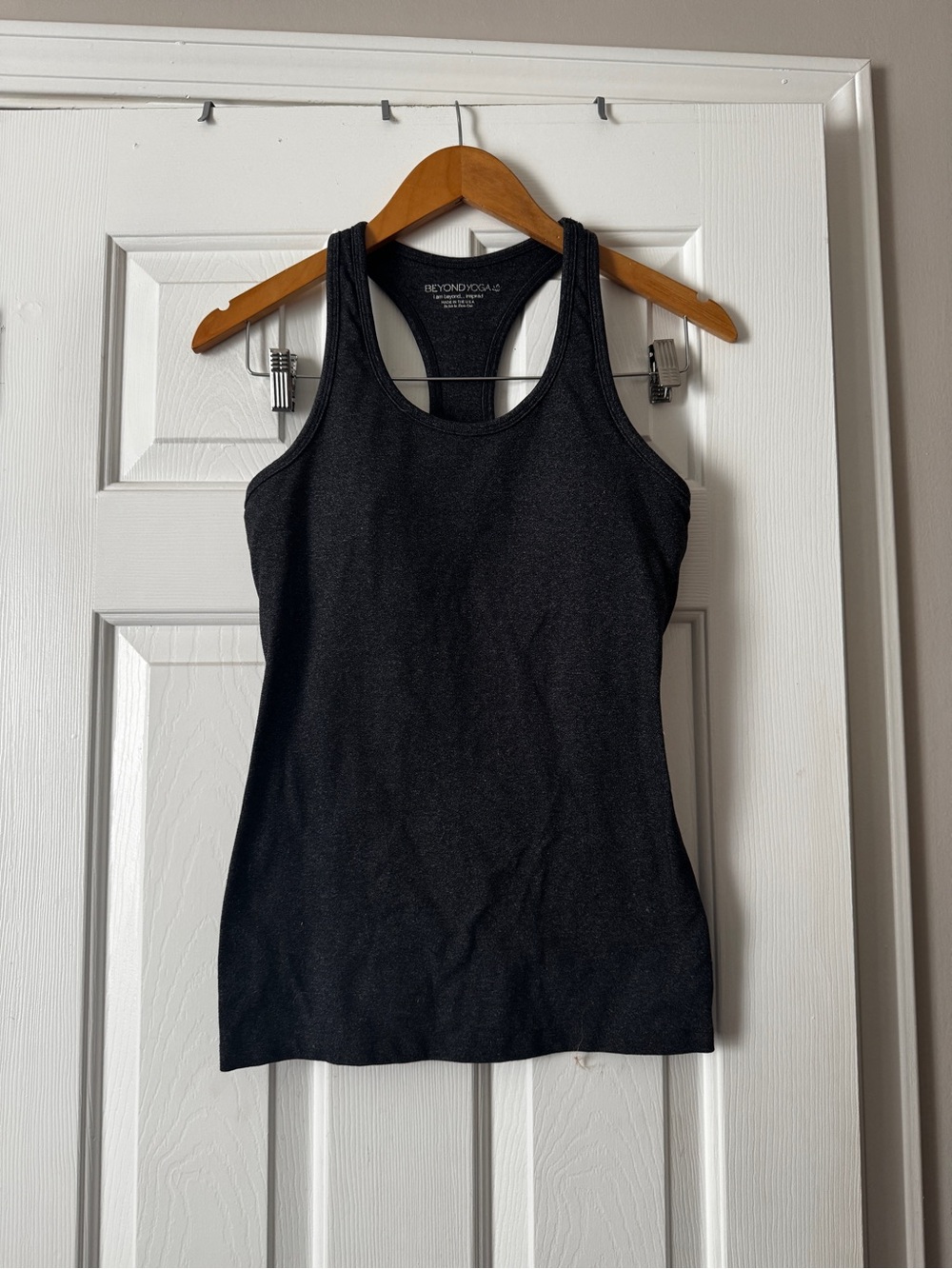 Beyond Yoga Women’s Size Medium Charcoal Racerback Tank Top Built-in Bra